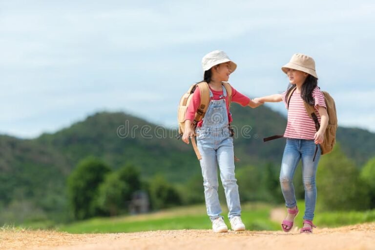 amizade entre criancas em aventuras divertidas