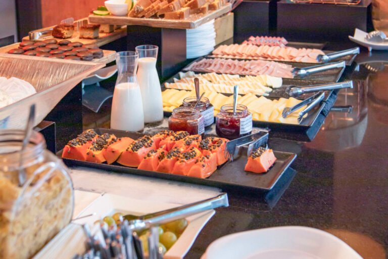 cafe da manha em hotel ibis buffet