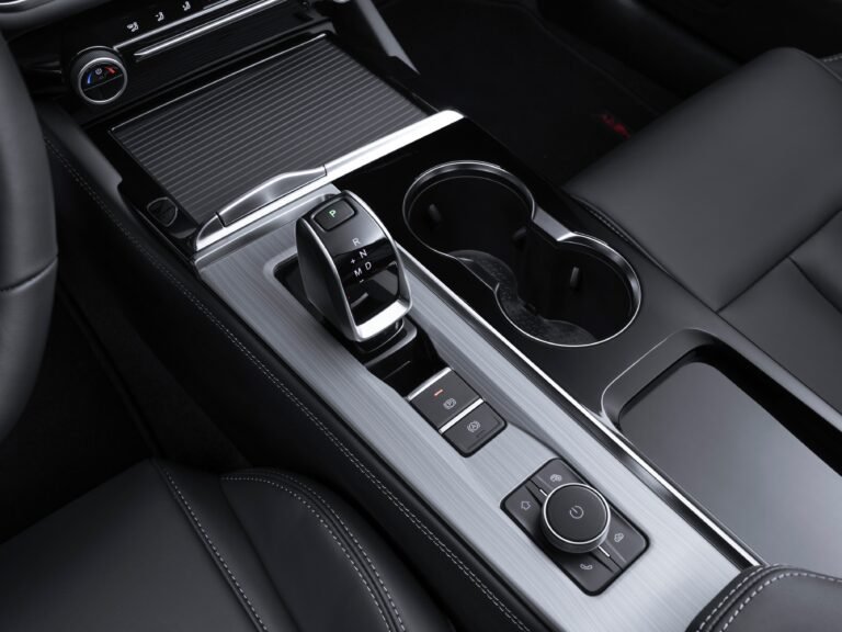 carro automatico em estrada com cnh