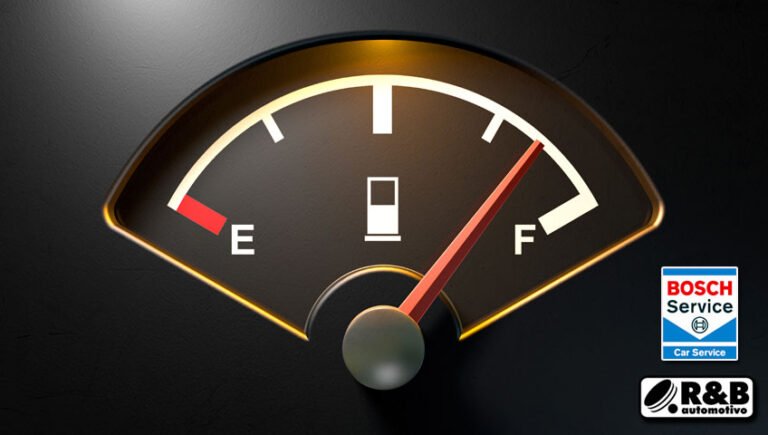 Como Calcular o KM por Litro do Seu Veículo de Forma Simples 14 carro em estrada com marcador de consumo