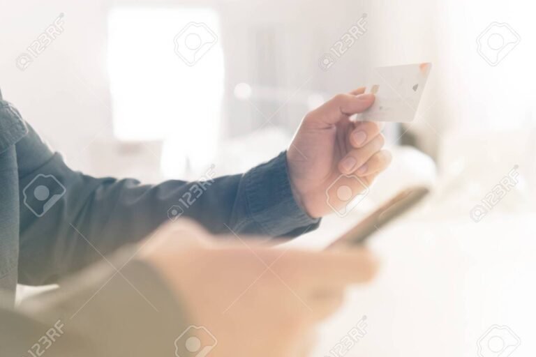 Posso usar o cartão Nomad para realizar compras no Brasil 10 cartao de credito em maos com compras