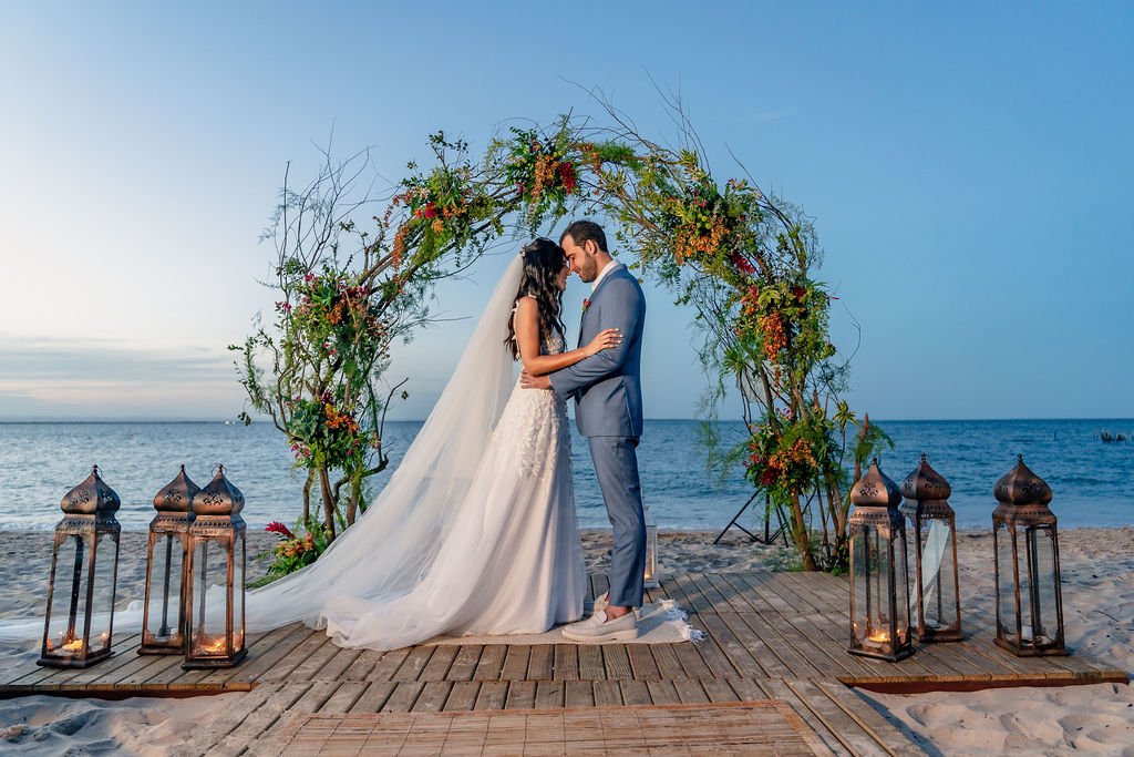 Quanto Custa Casar na Praia e Quais São os Principais Gastos