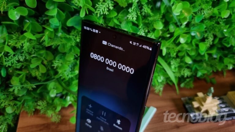 celular com sinal e icones de beneficios