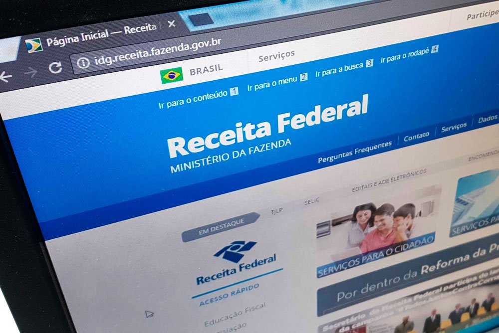 computador com tela exibindo site fiscal