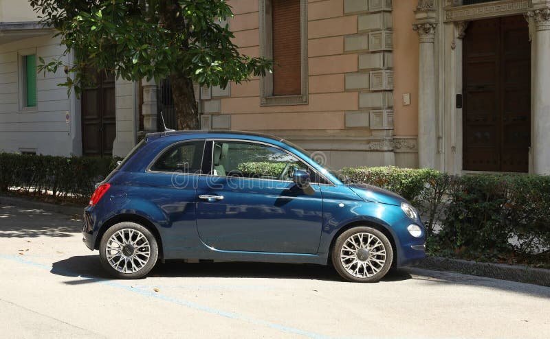 fiat santa cruz em paisagem urbana