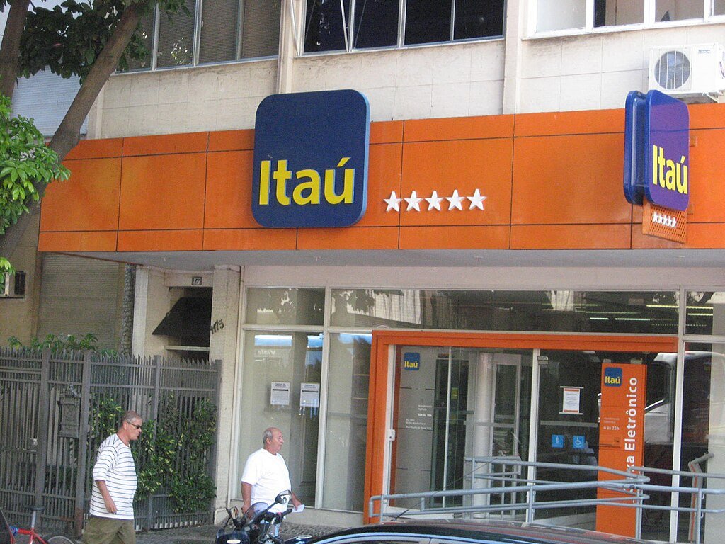 filial do banco itau em uma cidade