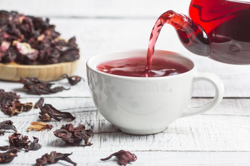 Como preparar um chá saboroso com flor do hibisco