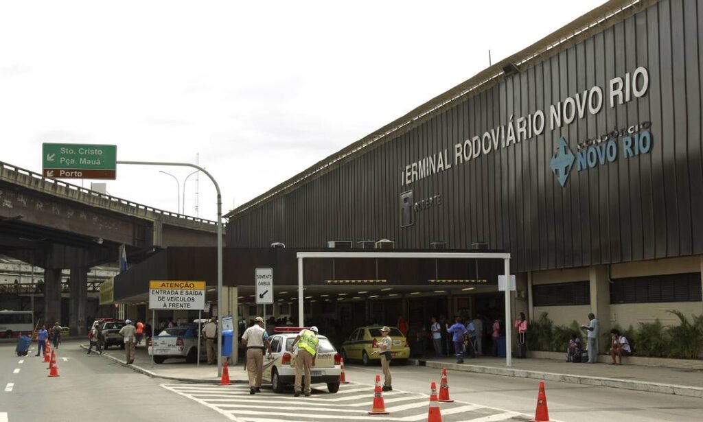 Qual é a localização e os serviços da rodoviária Novo Rio Santo Cristo