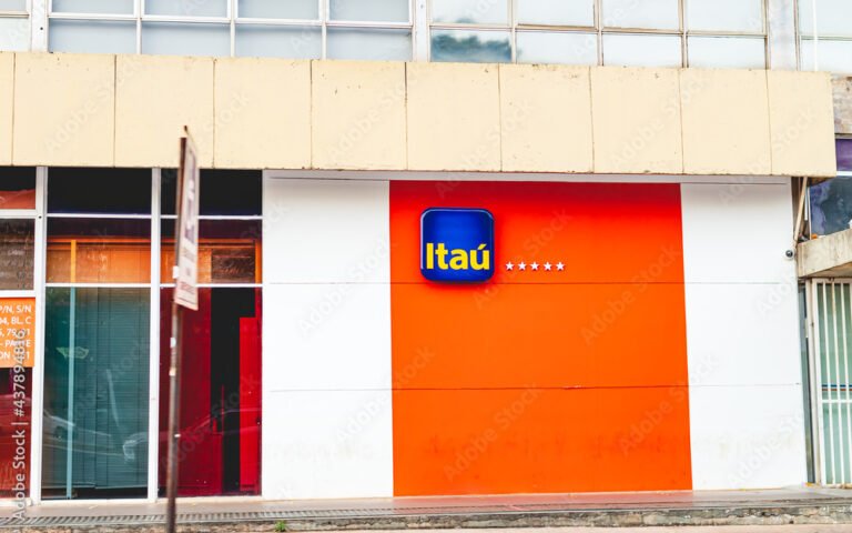 foto da fachada do banco itau