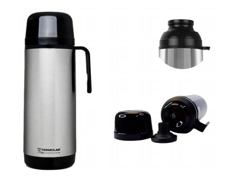 garrafa termica de inox com cafe quente