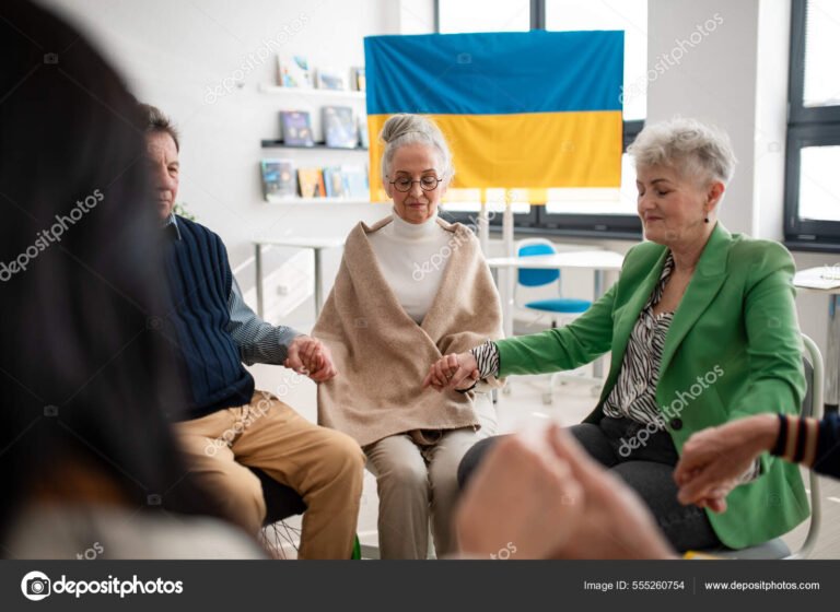 idosos felizes em um centro comunitario
