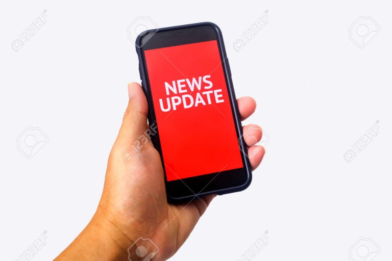 Como posso mudar o meu plano da Oi facilmente 16 maos segurando um smartphone em acao