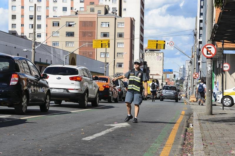 Onde encontrar vagas para motorista com CNH B em Curitiba