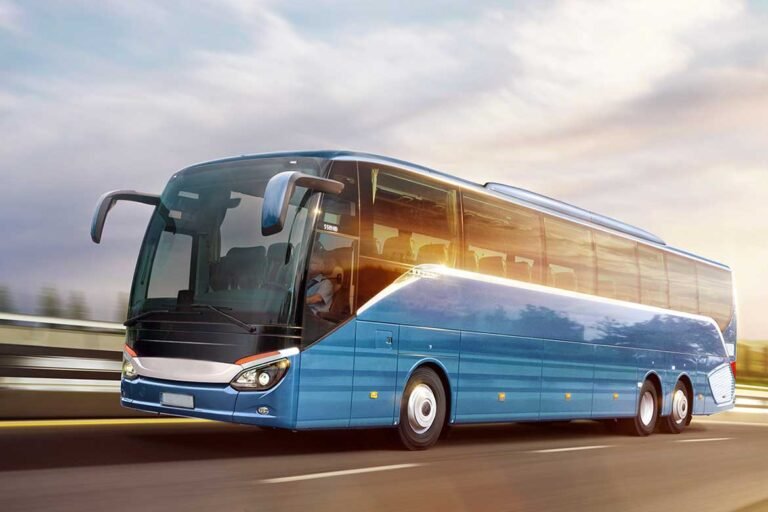 onibus viajando entre cidades brasileiras