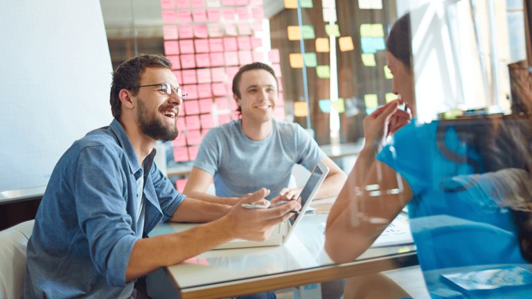 pessoa fazendo teste em ambiente calmo