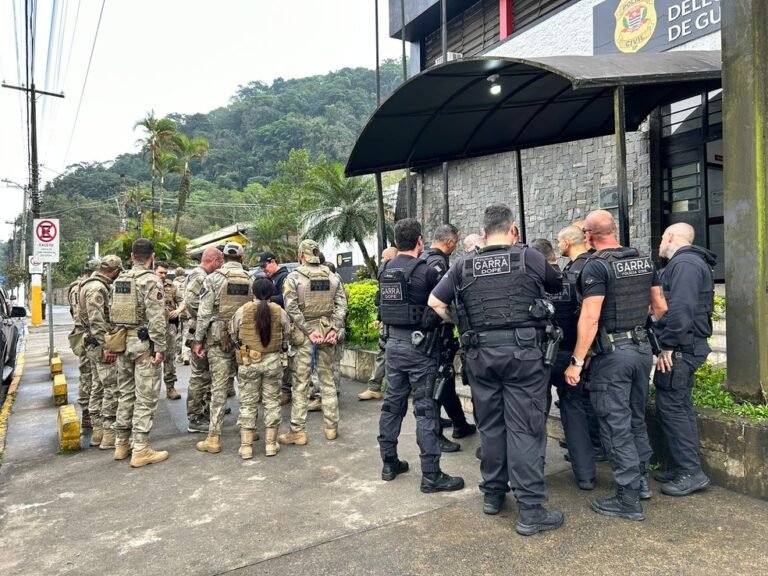 Quais são os principais cargos da Polícia Civil do RJ e suas funções 7 policiais em acao investigativa na cidade