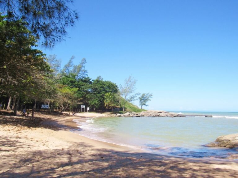 praia tranquila em rio das ostras