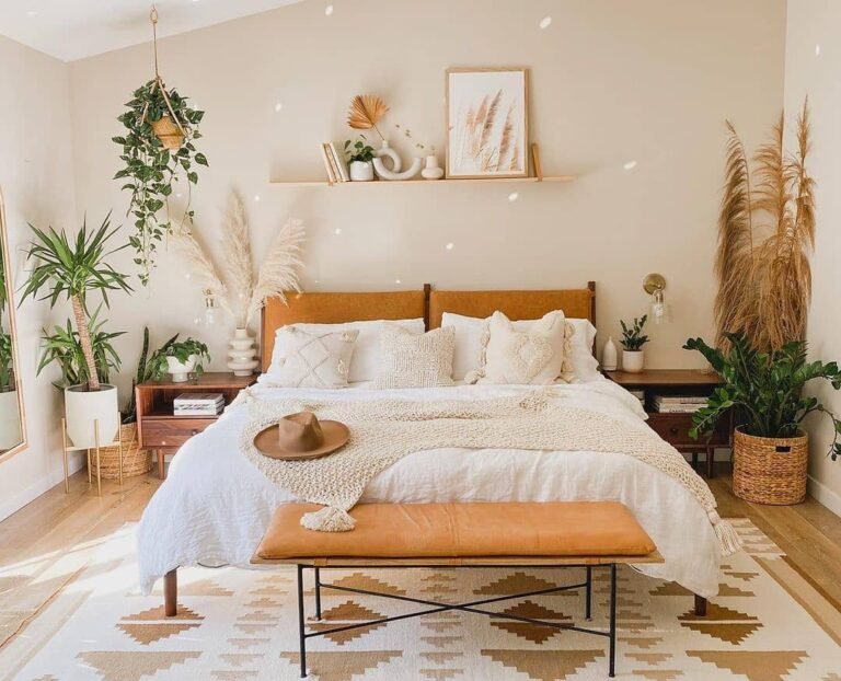 quarto decorado com plantas e almofadas