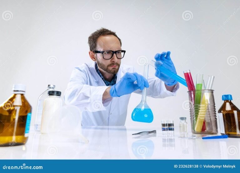 retrato de um quimico em laboratorio