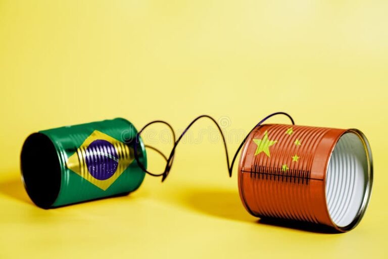 Como Fazer uma Chamada do Brasil para Portugal Corretamente 20 telefone vintage com bandeira do brasil
