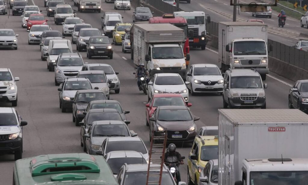 Qual é a situação atual do trânsito na Washington Luís, RJ