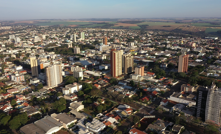 uma bela vista da cidade de campo mourao