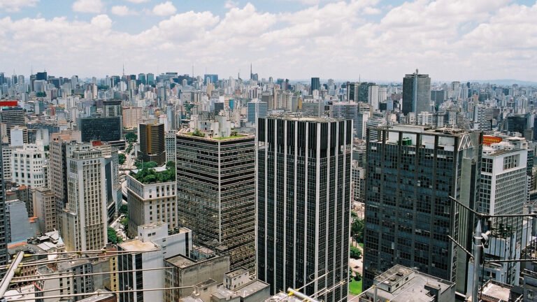 Como Fazer a Consulta de Débitos de IPTU em São Paulo 1 vista aerea da cidade de sao paulo