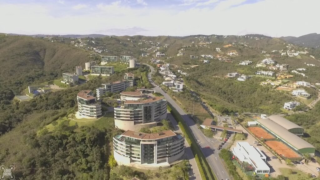 vista aerea de um condominio em nova lima