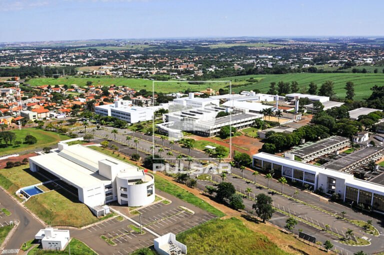 vista aerea do campus da puc campinas