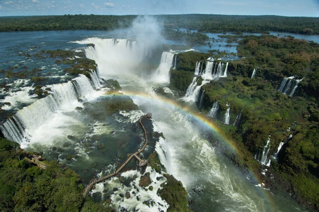 Quais são as principais atrações nas Cataratas do Iguaçu em Foz do Iguaçu