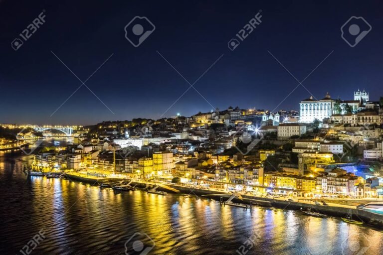 vista panoramica do porto a noite